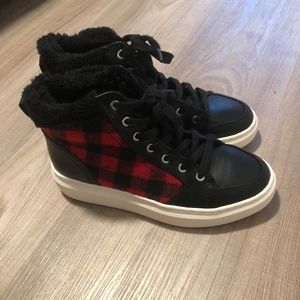 Marc Fisher High Top Red Checkered sneakers